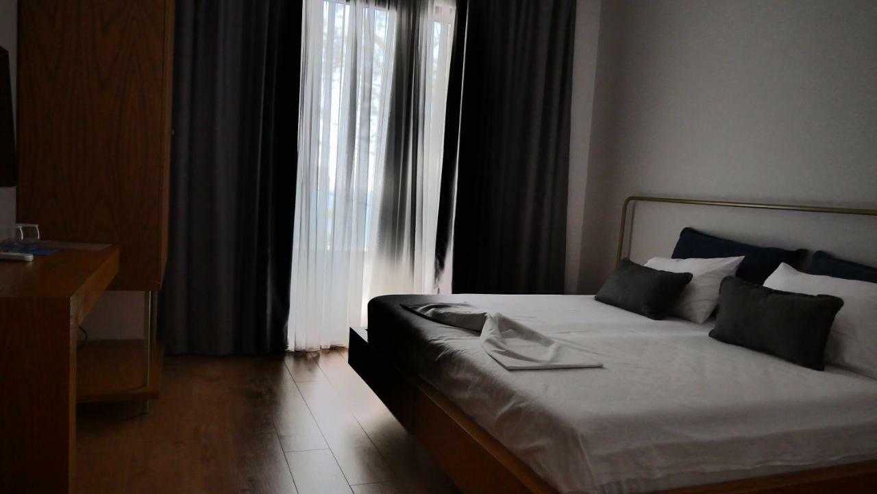 H&M Hotel B&B Vlorë Exterior foto
